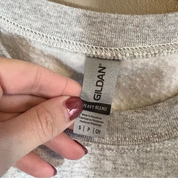 ✨ Gildan Gray Tinkerbell Embroidered Crewneck Sweatshirt Small - Picture 6 of 9